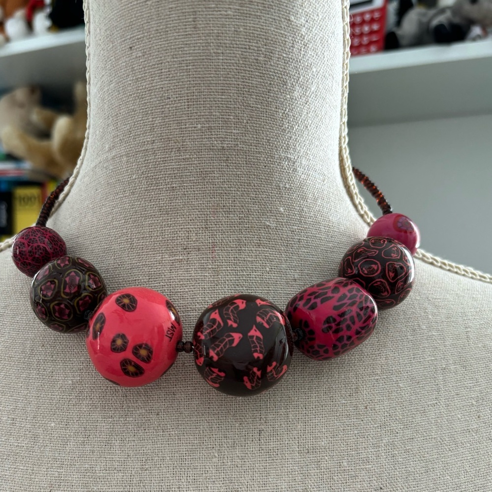 Pink color scheme chunky bead choker